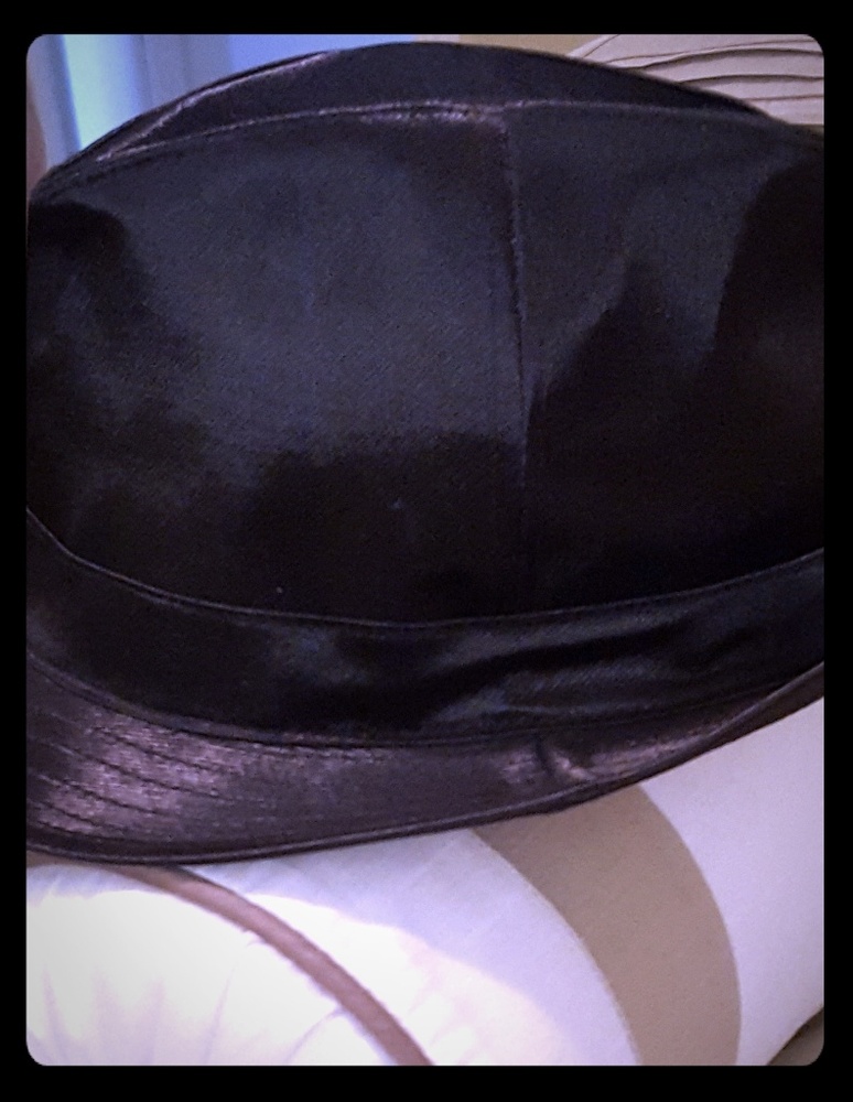 Black hatone size black hat